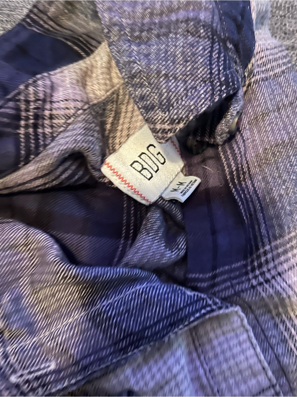 BDG S oversized crop flannel blue and White Plaid Button-Down Shirt - Picture 5 of 6